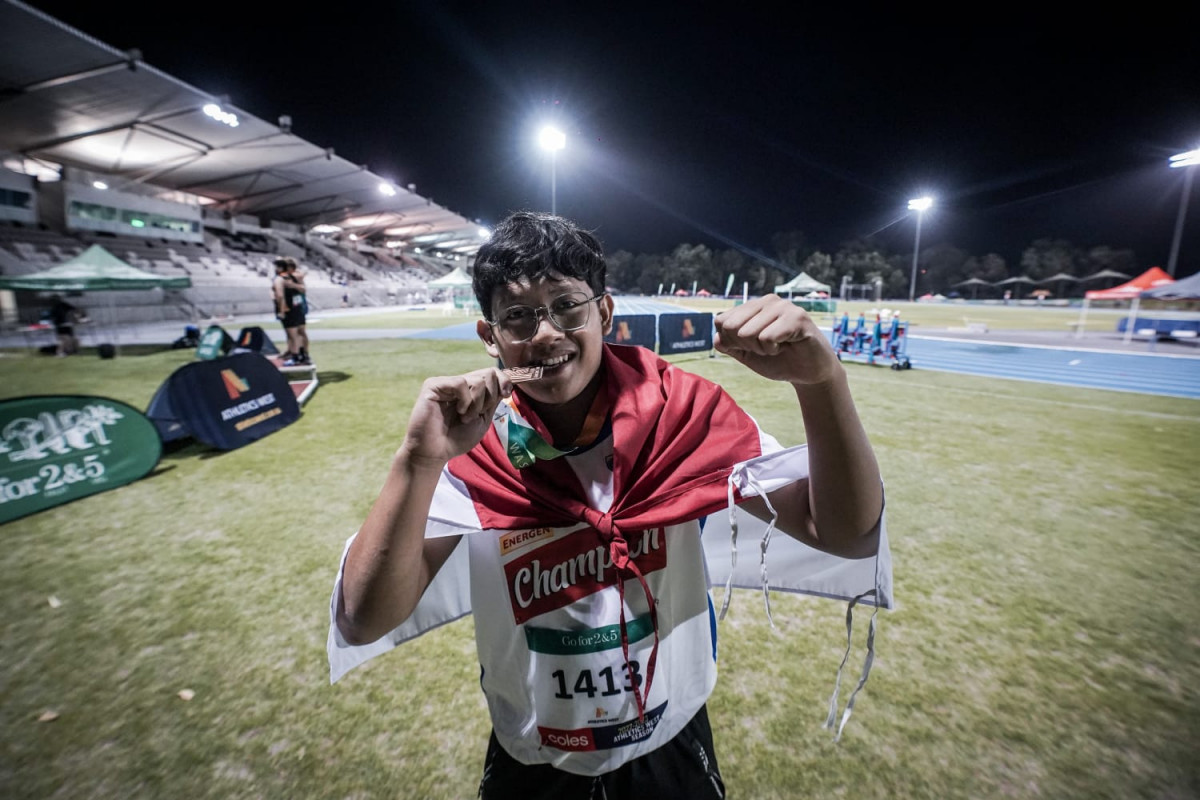 KEREN! Bayanillah Siswa SMAN 7 Kota Cirebon Raih Podium di Western Australian Athletics Stadium