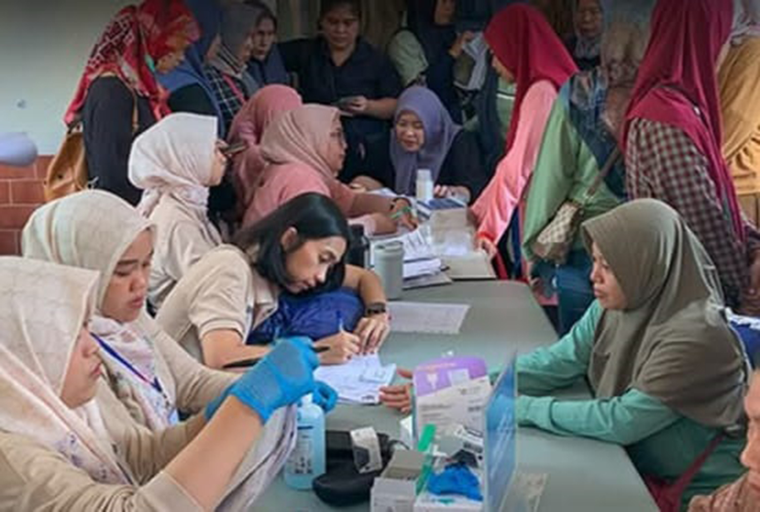 Ratusan Warga Indramayu Ikut Layanan KB MOP dan MOW, Apa Itu?