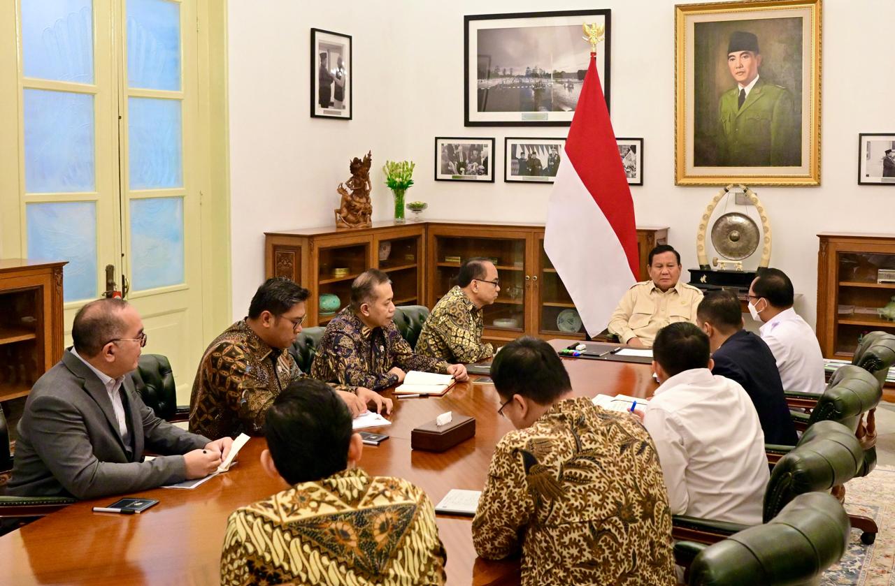 Selamatkan Masyarakat dari Jeratan Pinjol dan Rentenir, Prabowo Bentuk Koperasi Desa Merah Putih
