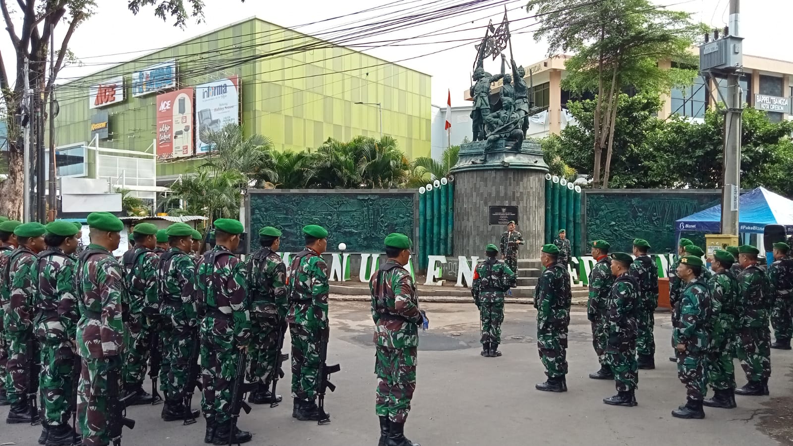 Peringatan Hari Infantri ke -74,  Kodim 0614/Kota Cirebon Upacara di Momunem Perjuangan