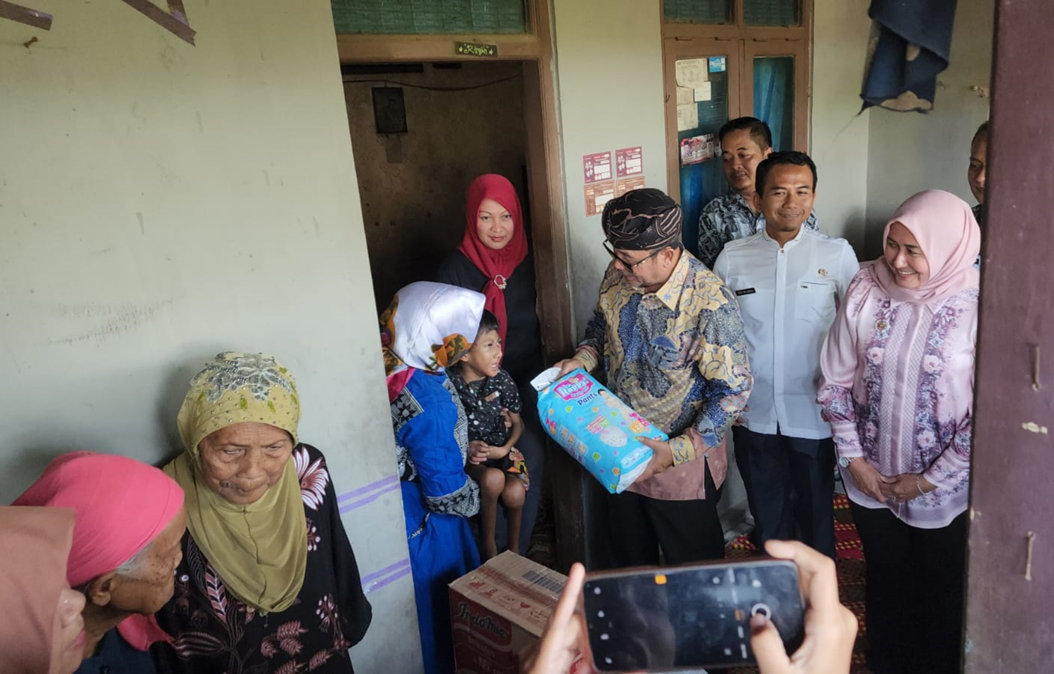 Warga Desa Kemlaka Gede Alami Gagal Tumbuh, Bupati Cirebon Turun Tangan