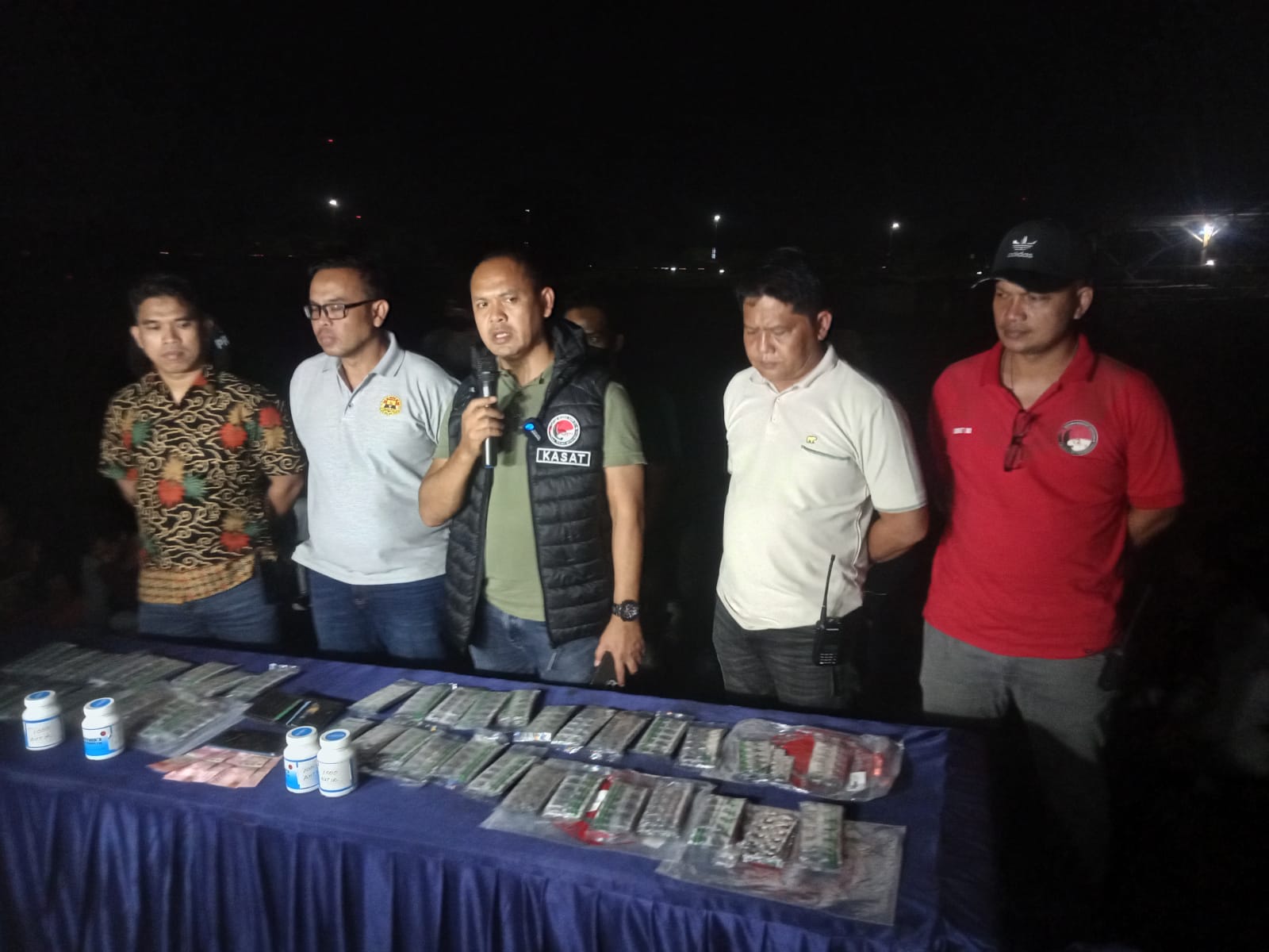 Polisi Gerebek Toko Obat Jual Obat Tramadol di Cikarang