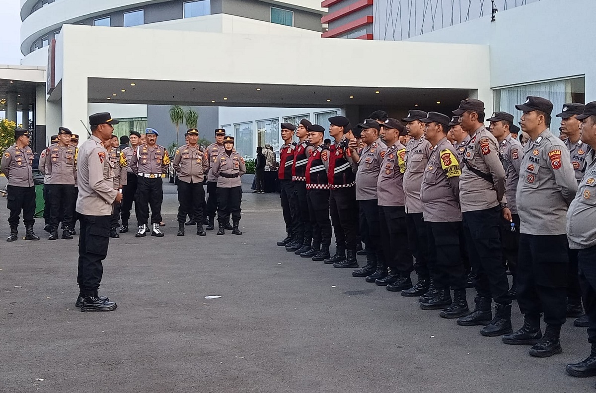 185 Polisi Kawal Debat Terbuka Kedua Calon Walikota dan Wakil Walikota Cirebon, Pengamanan Luar Dalam