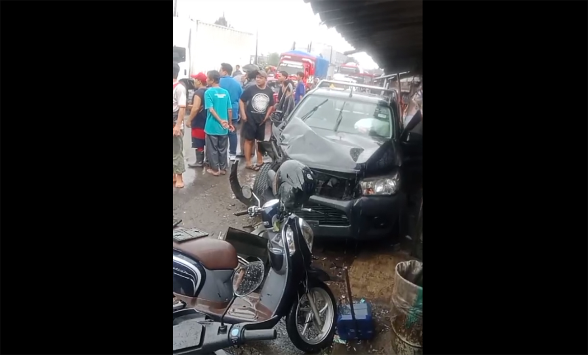 Kecelakaan Hari Ini, 4 Kendaraan Terlibat Tabrakan Beruntun di Mundu Cirebon