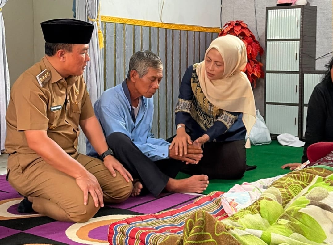 Satu Keluarga Tewas di Kecelakaan Ciperna, Bupati Kuningan Pastikan Masa Depan Lovanya Terjamin