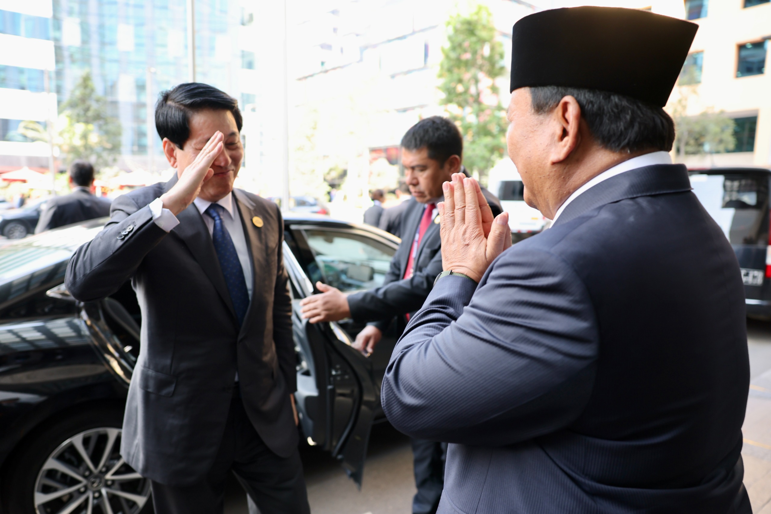 Momen Presiden Vietnam Ajak Prabowo Foto Bersama di Peru