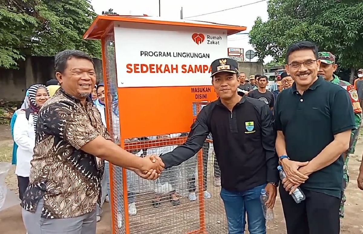 Rumah Zakat Serahkan Dropbox ke Kelurahan Kesenden, Kampanyekan Sedekah Sampah 