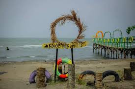 5 Rekomendasi Pantai Popular di Indramayu, Destinasi Liburan Asyik untuk Keluarga