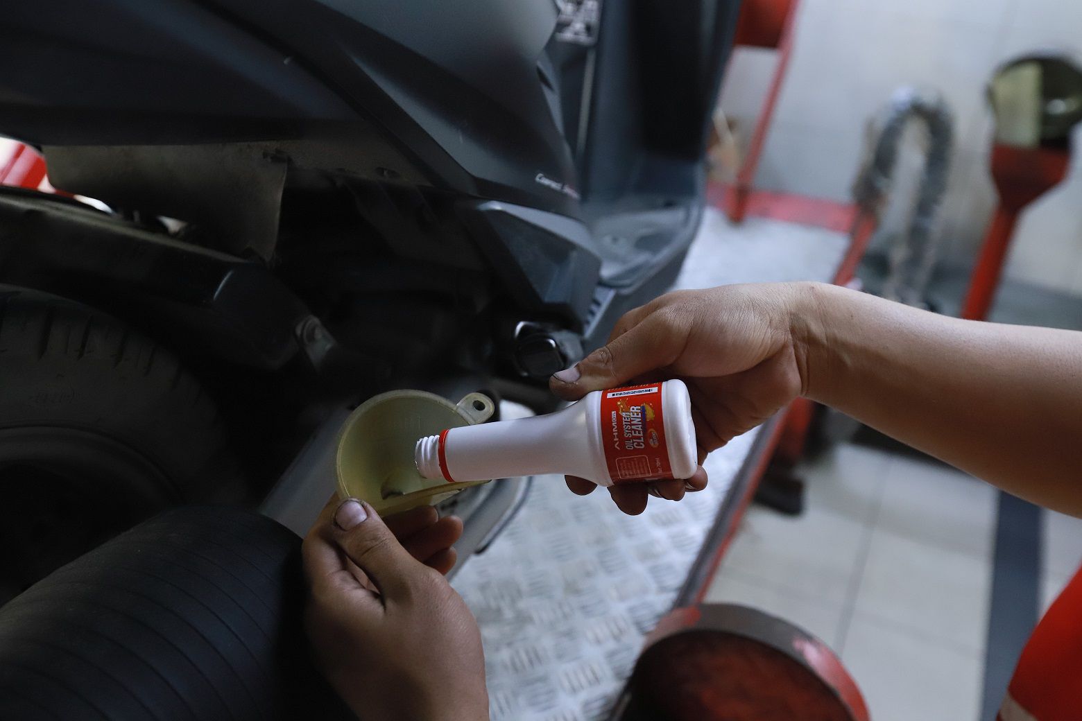 Ada yang Baru dari AHM, Oil System Cleaner untuk Menjaga Kebersihan Mesin Motor