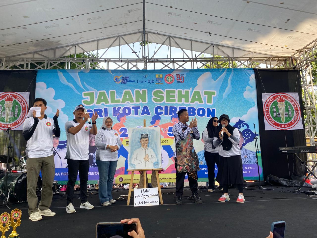 PGRI Kota Cirebon Gelar Jalan Sehat 