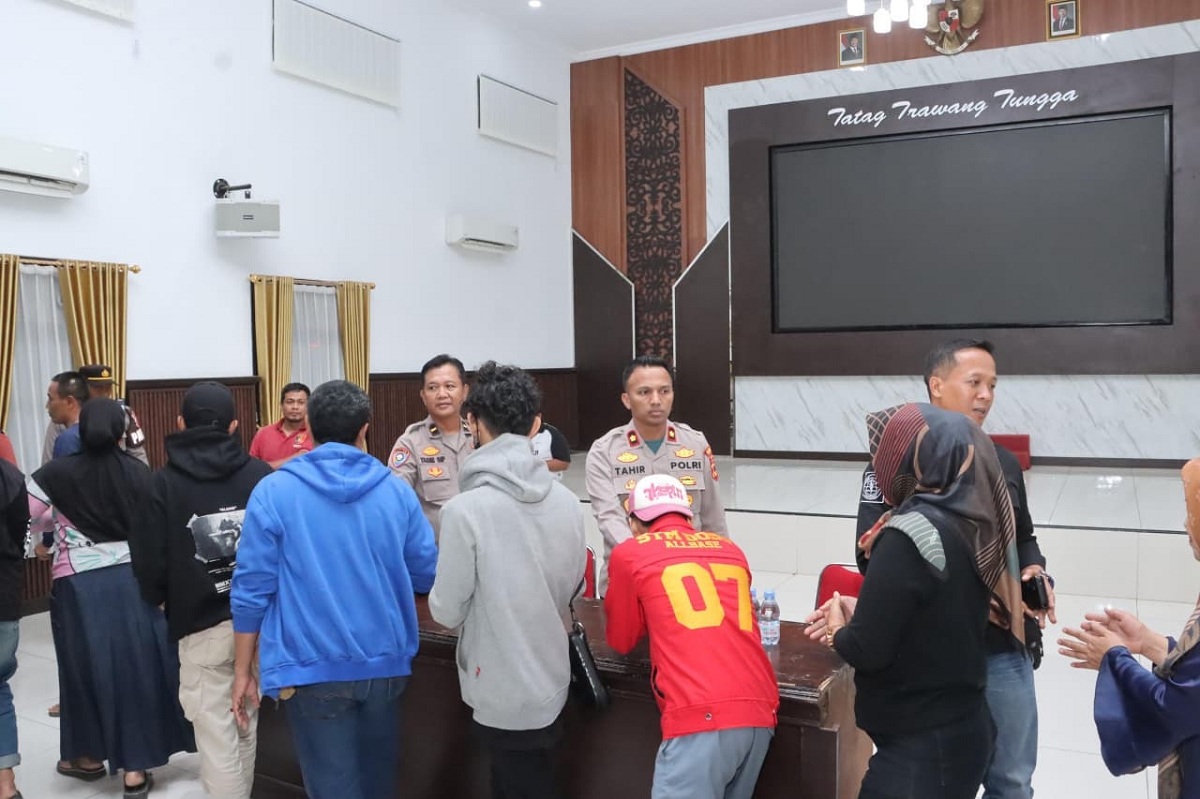 Polisi Pulangkan Puluhan Pelajar yang Ikut Demo di Indramayu 