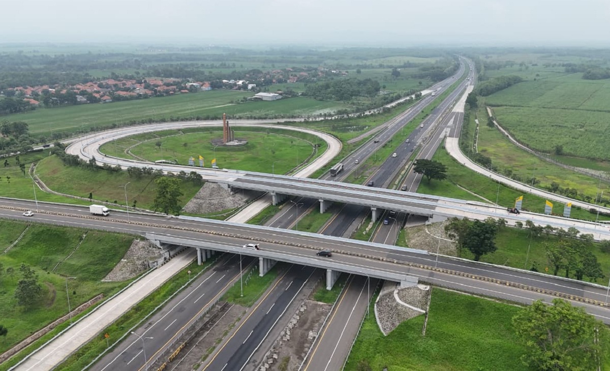 H-3 Natal 2025, Arus Tol Cipali Lengang! Volume Kendaraan Anjlok hingga 17 Persen