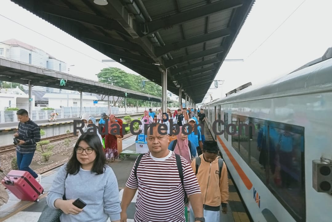 Selama Semester I 2025, PT KAI Daop 3 Cirebon Layani 2 Juta Penumpang