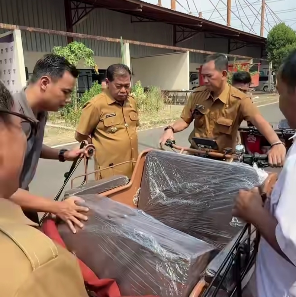 Pengayuh Becak Lansia Majalengka Bakal Terima 300 Becak Listrik dari Prabowo