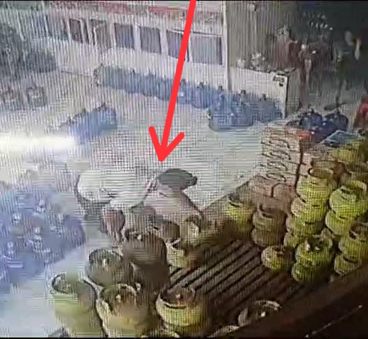 Aksi Pencuri Tabung Gas Ini Terekam CCTV, Pemilik: Saya Minta Itikad Baik