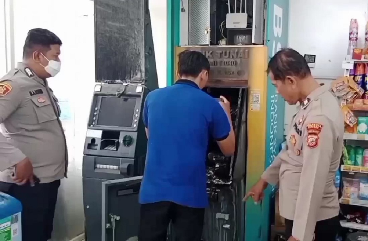 Penyebab Mesin ATM Terbakar di Cirebon, Pelaku Pembobolan Panik Tinggalkan Barang Bukti di Lokasi
