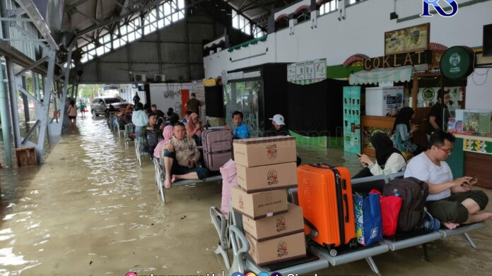 Curah Hujan Tinggi, Stasiun Tawang Semarang Terendam Banjir, Begini Kondisinya