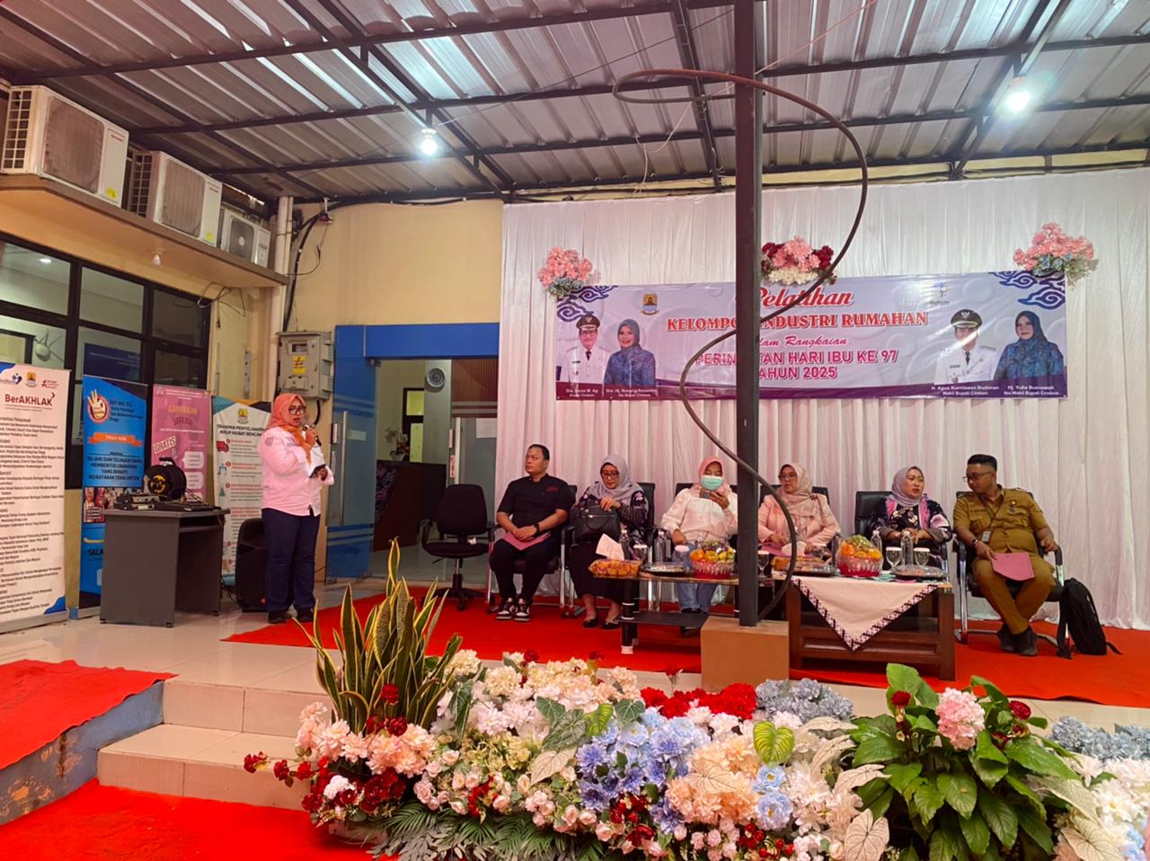 Kreasi Donat Bermotif Batik Warnai Hari Ibu