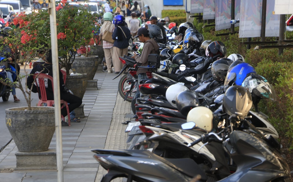 Parkir Liar Jalan Cipto Cirebon Makin Meresahkan, Dishub Salahkan Pengelola Mall