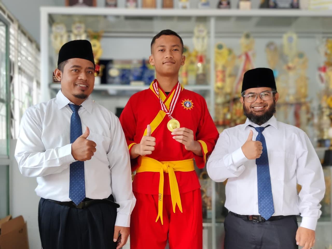 Pesantren Al Hikmah Rebut  Emas Karate Bupati Cup