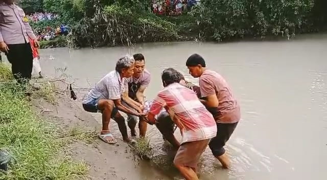 Terbiasa Mandi di Sungai, Kakek 64 Tahun Ditemukan Mengambang di Sungai Jamblang