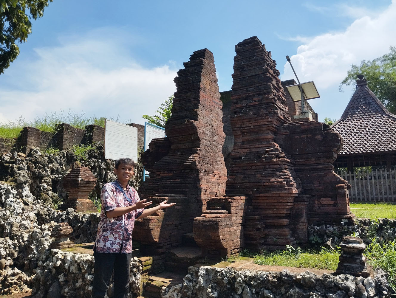 Candi Bentar, Gerbang atau Gapura Khas Cirebon yang Bernilai Sejarah Tinggi