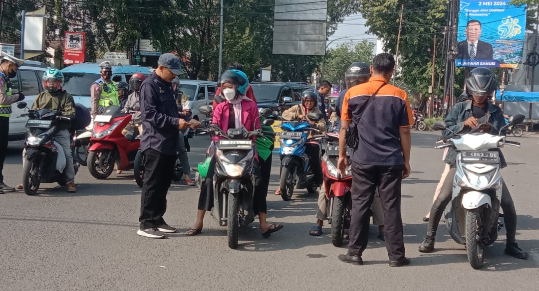 Optimalkan Pendapatan Daerah, Samsat Cirebon dan Petugas Gabungan Gelar Razia Kendaraan