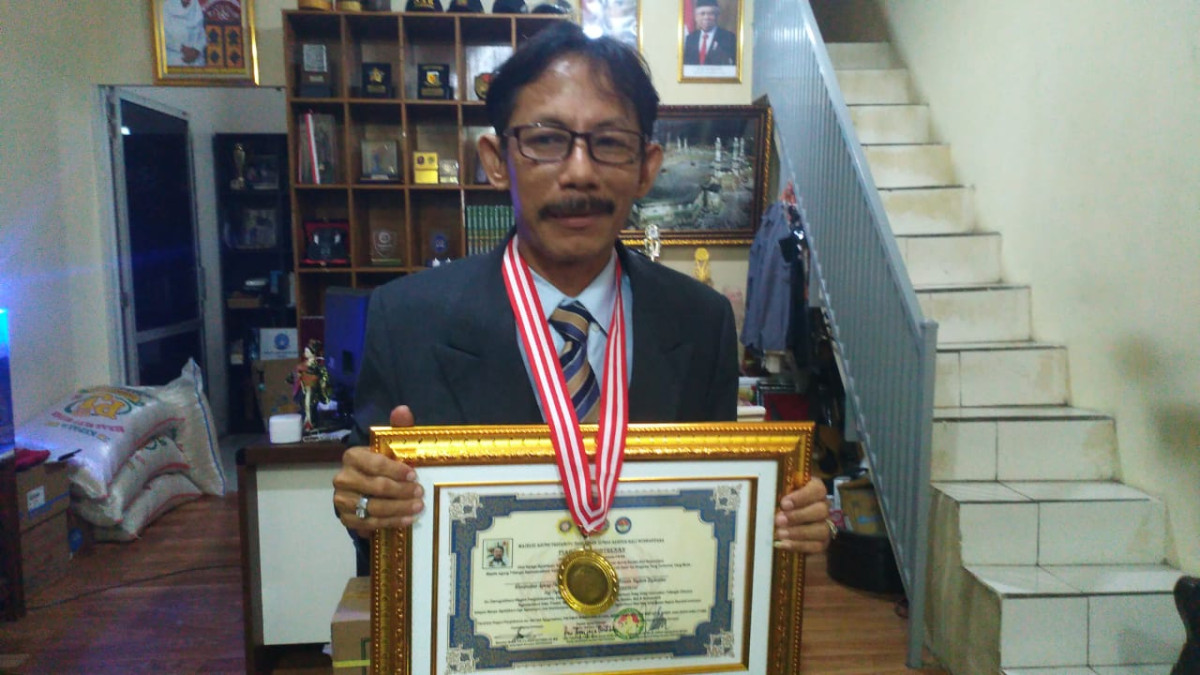 Prabu Diaz Diganjar Penghargaan dari Majelis Agung Triyangtu Pajajaran Sunda Banten Bali Nuswantara