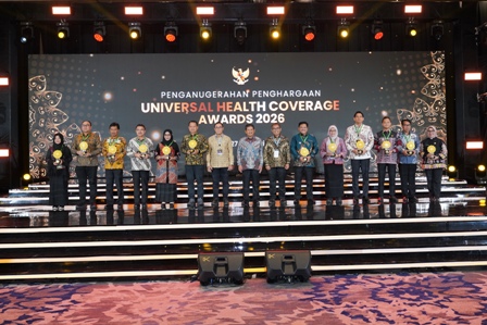 Ratusan Kepala Daerah Terima Penghargaan di UHC Awards 2026