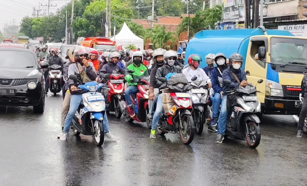 Hari Ini Jalur Pantura Cirebon Dipadati Kendaraan Pemudik