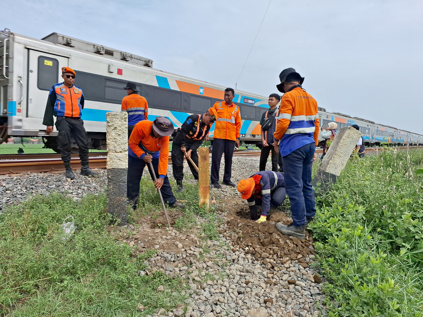 Demi Keselamatan Perjalanan Kereta Api dan Pengguna Jalan, KAI Tutup 7 Perlintasan Sebidang Liar