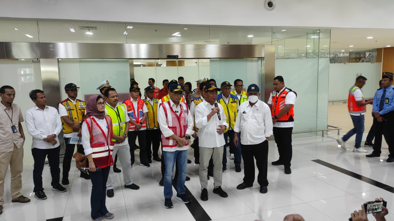 Menko PMK Berharap Bandara Kertajati Majalengka Jadi Pusat Penerbangan Umrah dan Haji