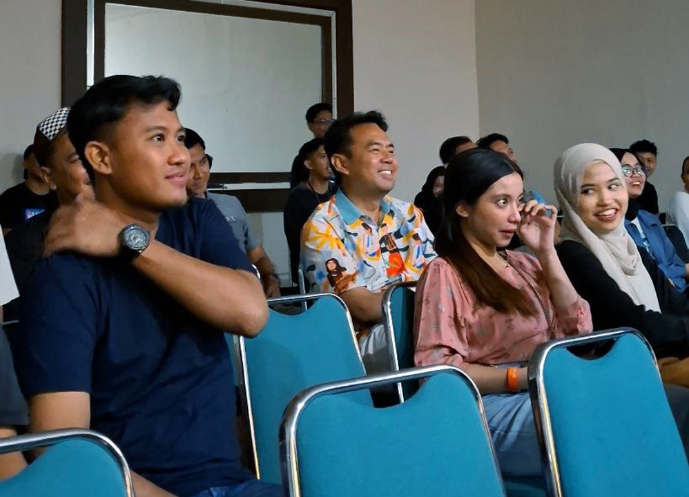 Begini Cara Suhendrik Menjelang Debat Ketiga, Nonton Stand Up Comedy