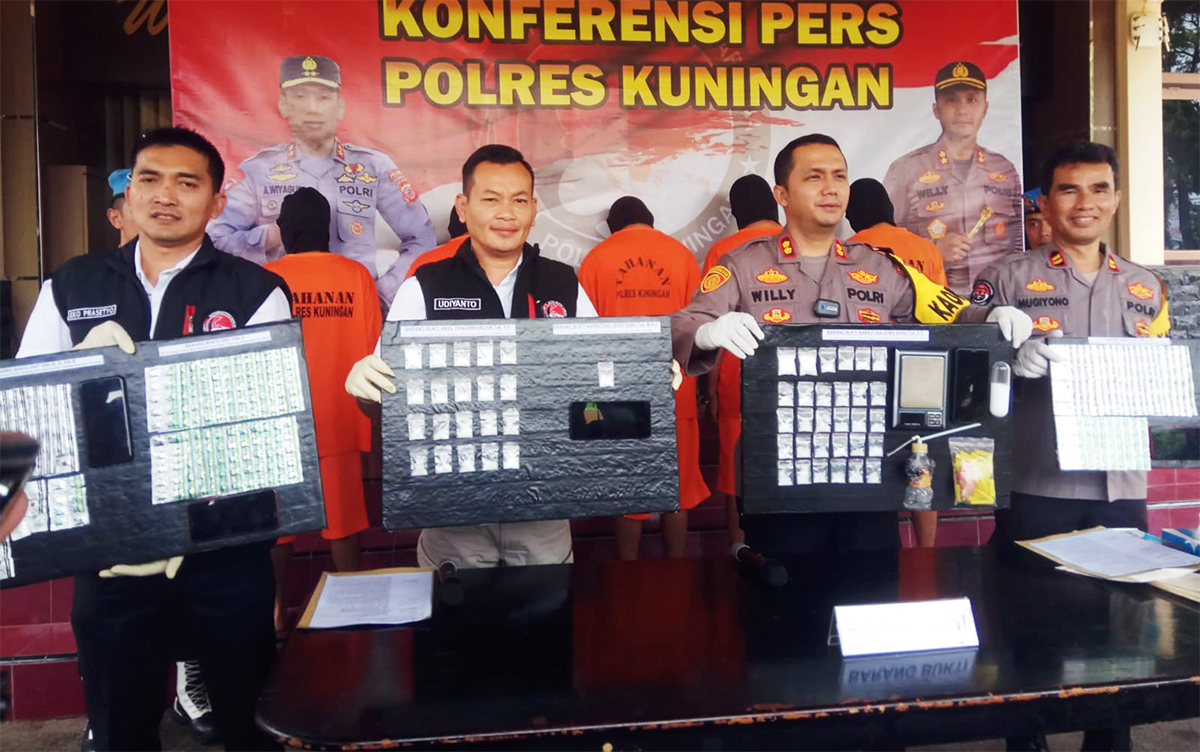 51 Paket Sabu Diamankan dari 2 Tersangka di Kuningan, Polisi: 400 Orang Terselamatkan