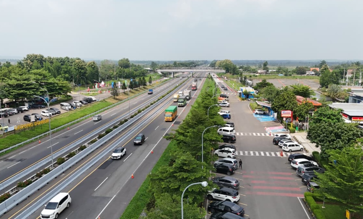 Tol Cipali H-2 Natal 2025: Arah Cirebon Ramai Lancar, Diskon Tarif Tol Mulai Berlaku