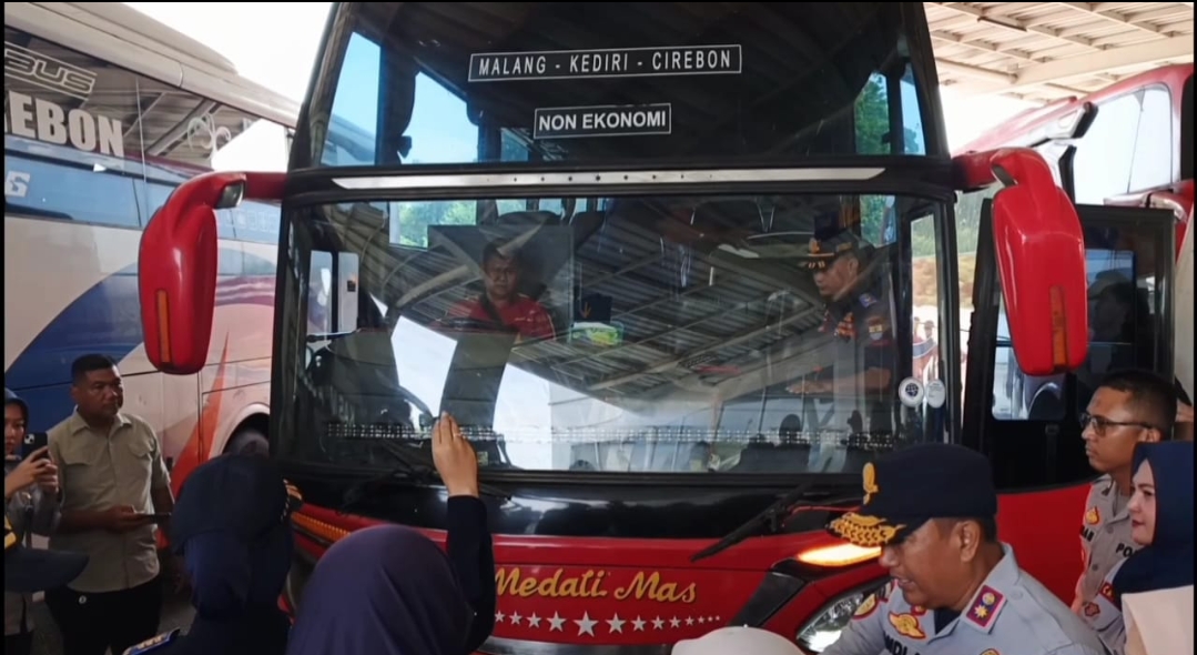 Jelang Nataru, Puluhan Bus di Cirebon Diperiksa Ketat: Tidak Layak Jalan Langsung Dilarang!