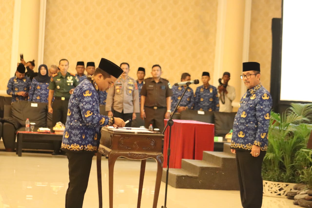 Lantik 965 Tenaga Guru dan Teknis PPPK, Bupati Cirebon: Tahun Ini Formasi Akan Dibuka Kembali 