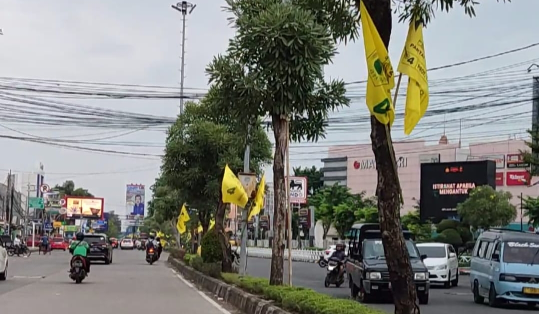 Jalan Cipto Kembali Dikotori APK dan Bendera Parpol, Pj Wali Kota Cirebon: Kita Tertibkan Lagi 