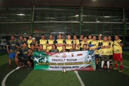 Momen Hari Bhayangkara ke-78, Polres Cirebon Kota Gelar Fun Futsal dengan Jurnalis