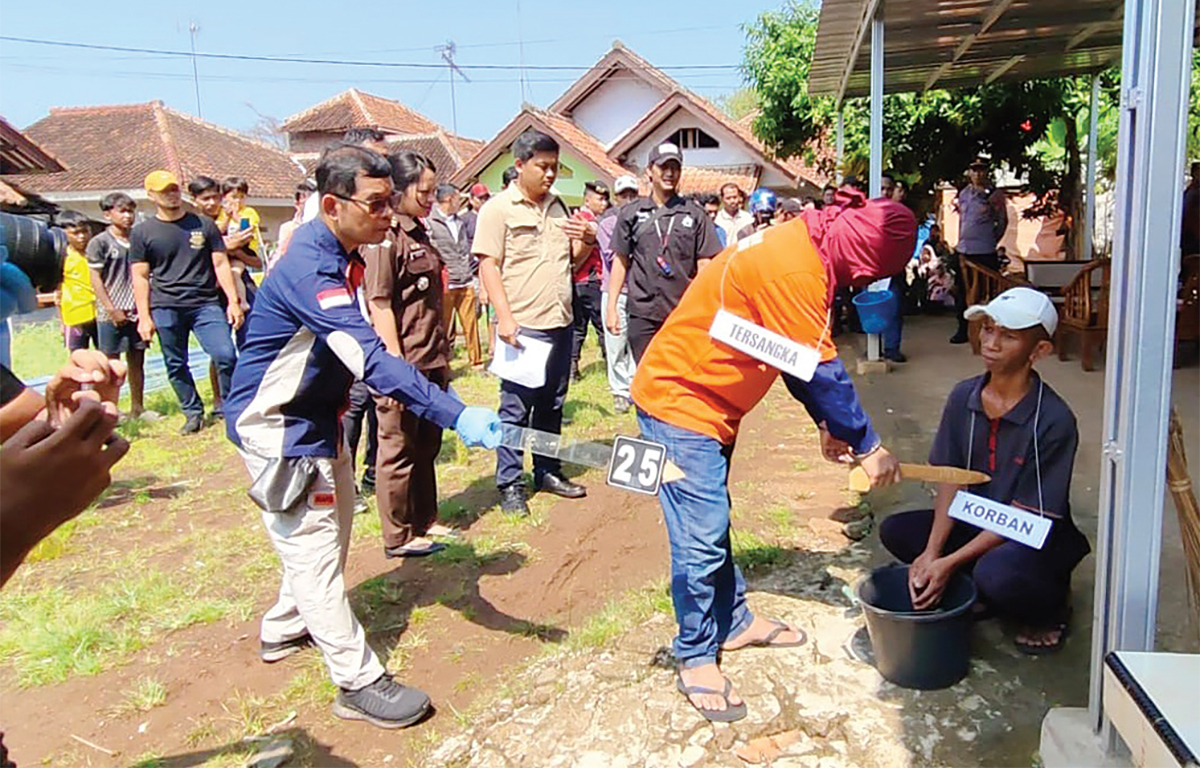 M Tusuk Paman 2 Kali, Terungkap Pada Rekonstruksi Pembunuhan di Kuningan 