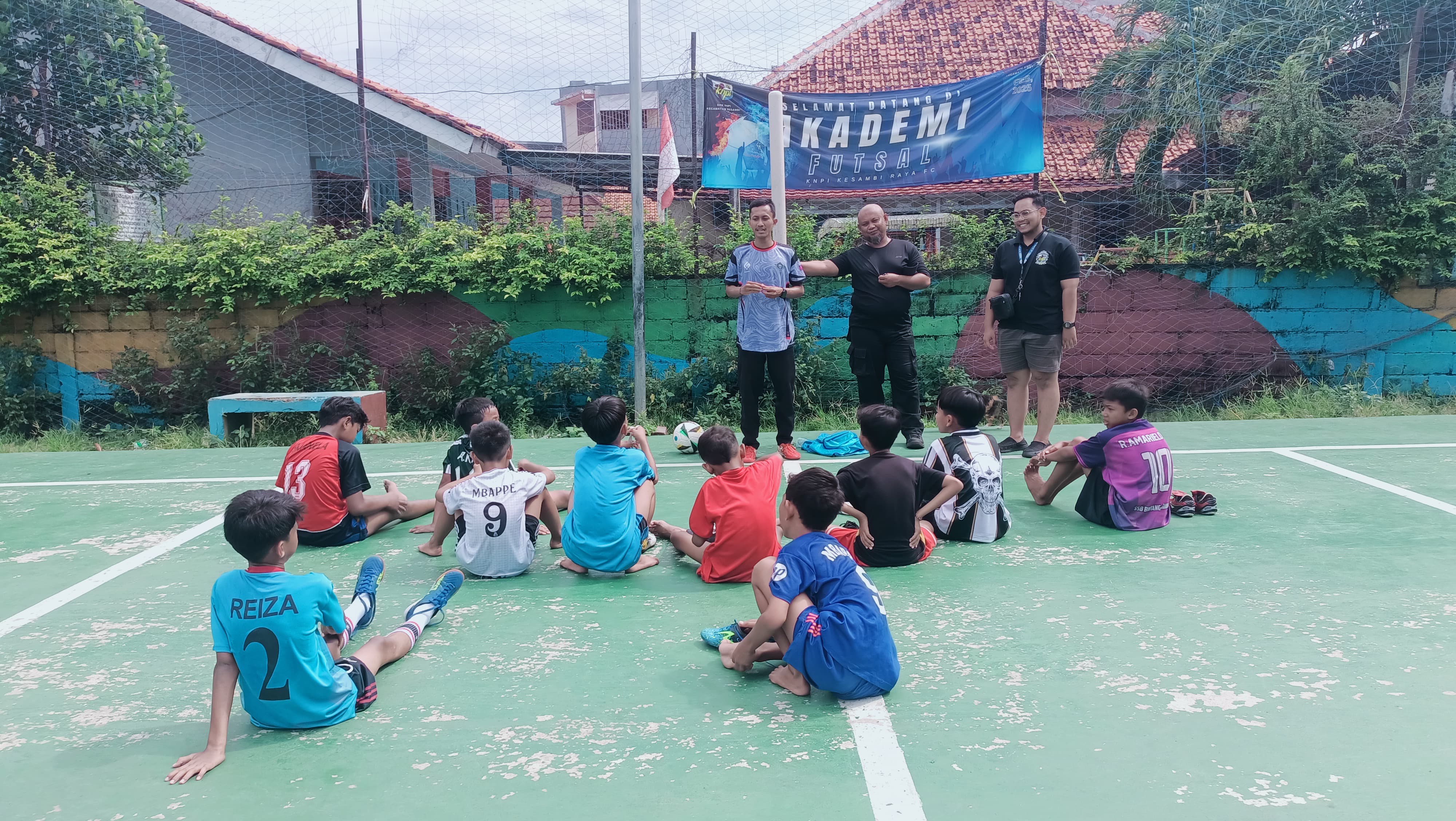 DPK KNPI Kesambi Gelar Latihan Rutin Akademi Futsal Sebagai Minat Bakat Pemuda