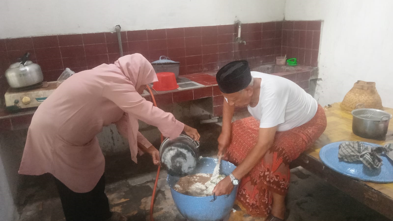 Tradisi Bubur Harisah Ramadan di Panjunan Cirebon, Warisan Keluarga Bayasut Sejak 1918