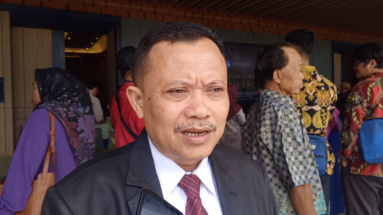 Ribuan Mahasiswa PPG se-Indonesia Disumpah Menjadi Guru di Uniku