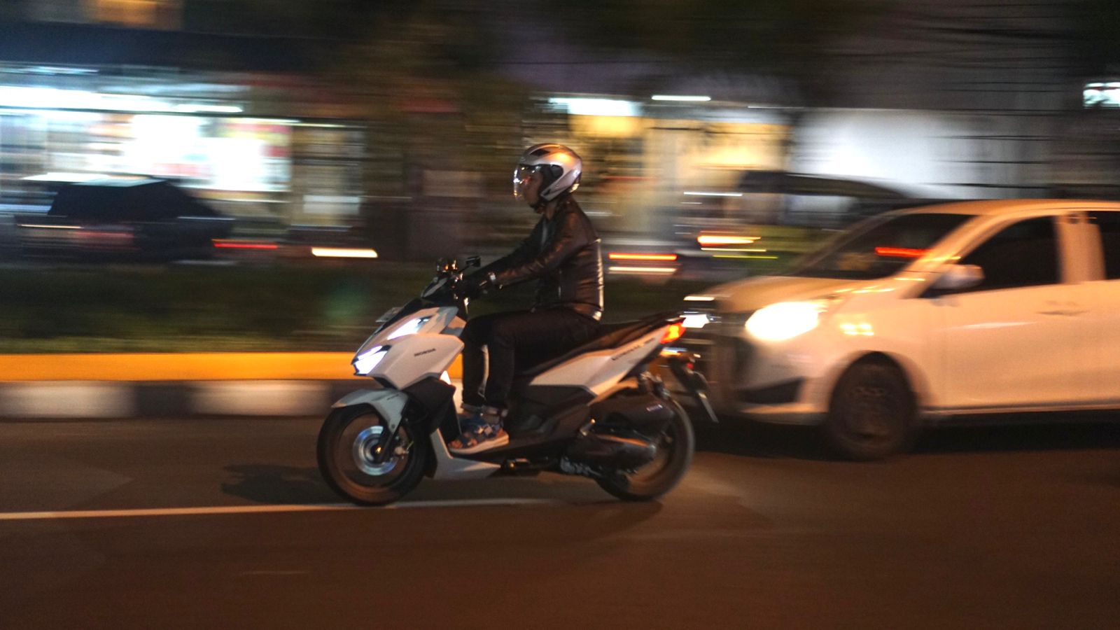 Tips Berkendara Aman di Malam Hari, Pengguna Sepeda Motor Wajib Tahu