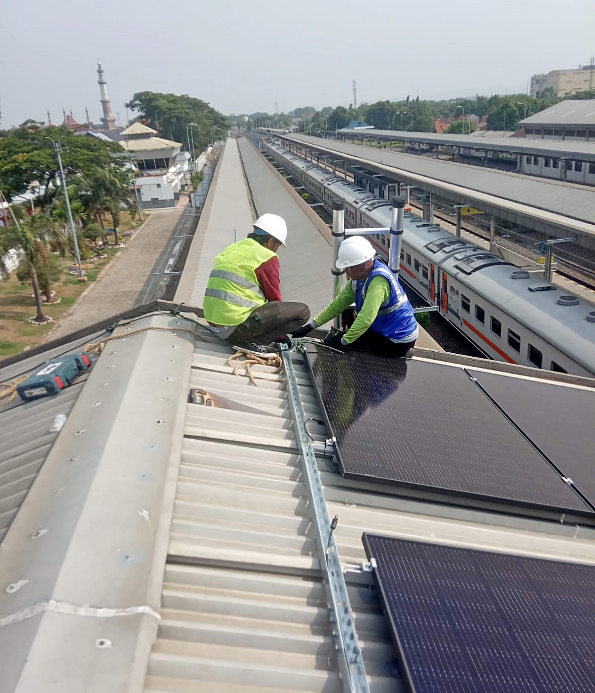 KAI Daop 3 Cirebon  implementasikan PLTS di Stasiun  Cirebon