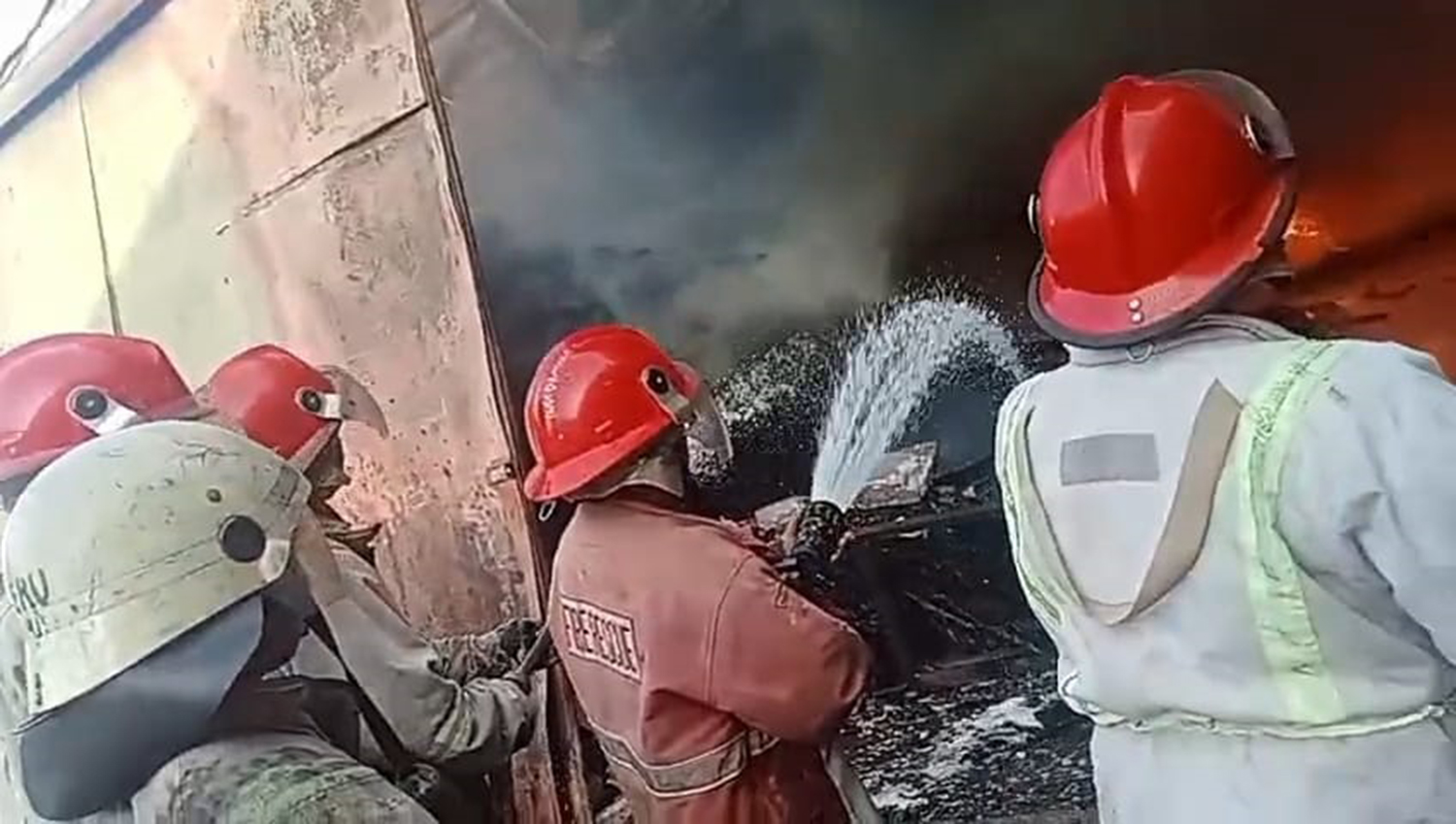 Gudang Kayu Jati Berkualitas Tinggi dan Rotan Siap Ekspor di Plered, Ludes Terbakar 