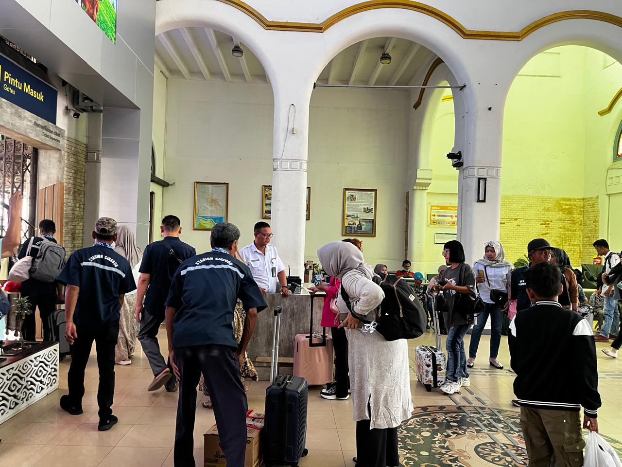 Libur Panjang, Penumpang Kereta Api Melonjak, Sektor Pariwisata Daerah Ikut Terdongkrak