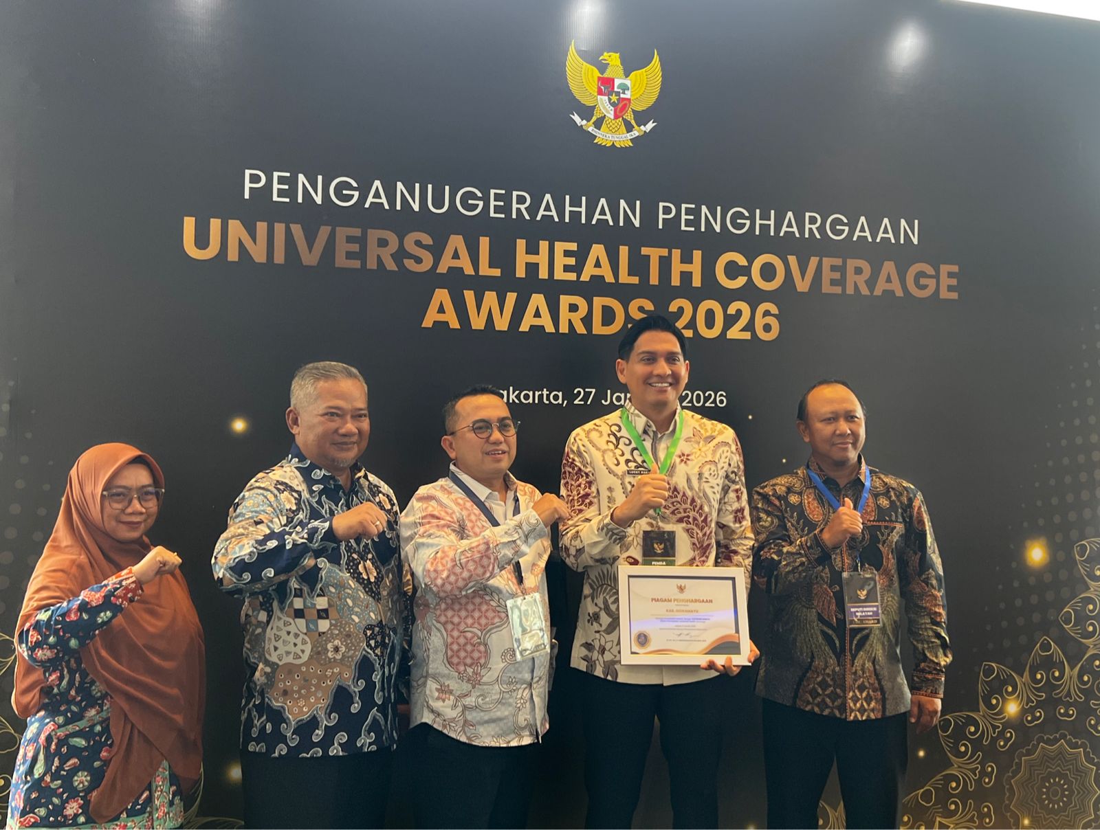 Bupati Indramayu Lucky Hakim Diganjar UHC Awards 2026, Sukses Lakukan Hal Ini
