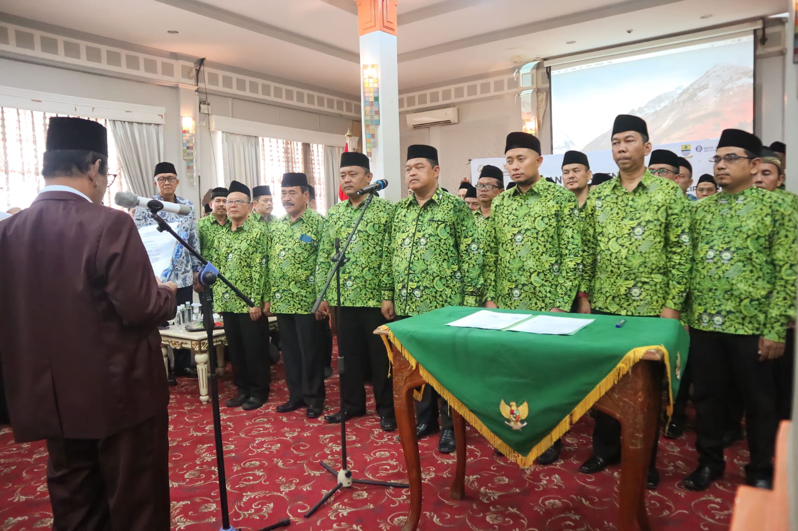 Pelantikan Pengurus PD DMI Kota Cirebon, Pj Wali Kota Dukung Program Gelisan dan Listrik Bulanan Tanpa Bayar