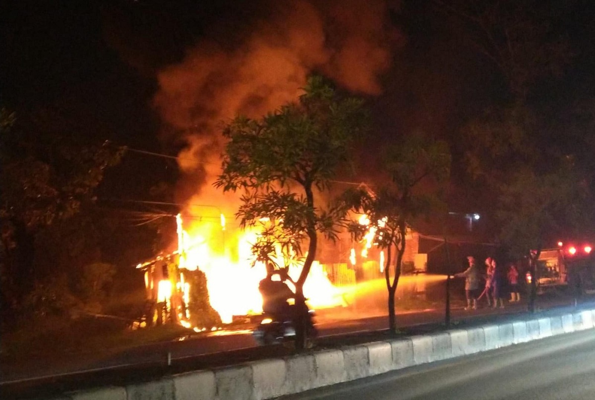 Bengkel Tambal Ban di Cirebon Terbakar, Kerugian Capai Rp55 Juta